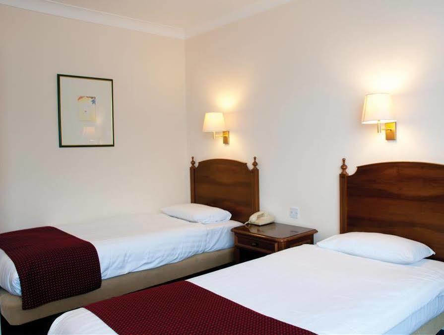 אפינג The Bell Hotel מראה חיצוני תמונה