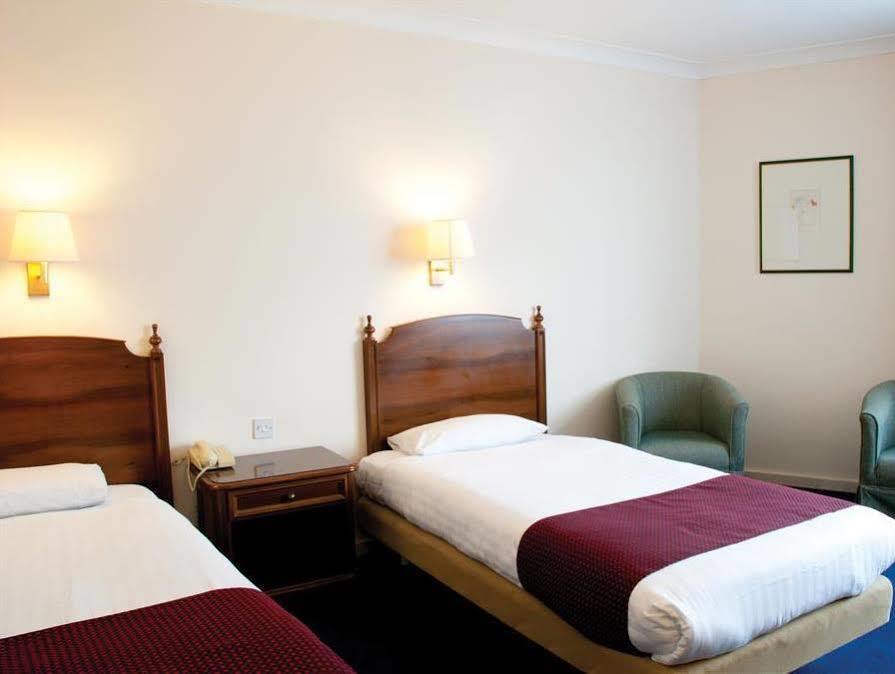 אפינג The Bell Hotel מראה חיצוני תמונה